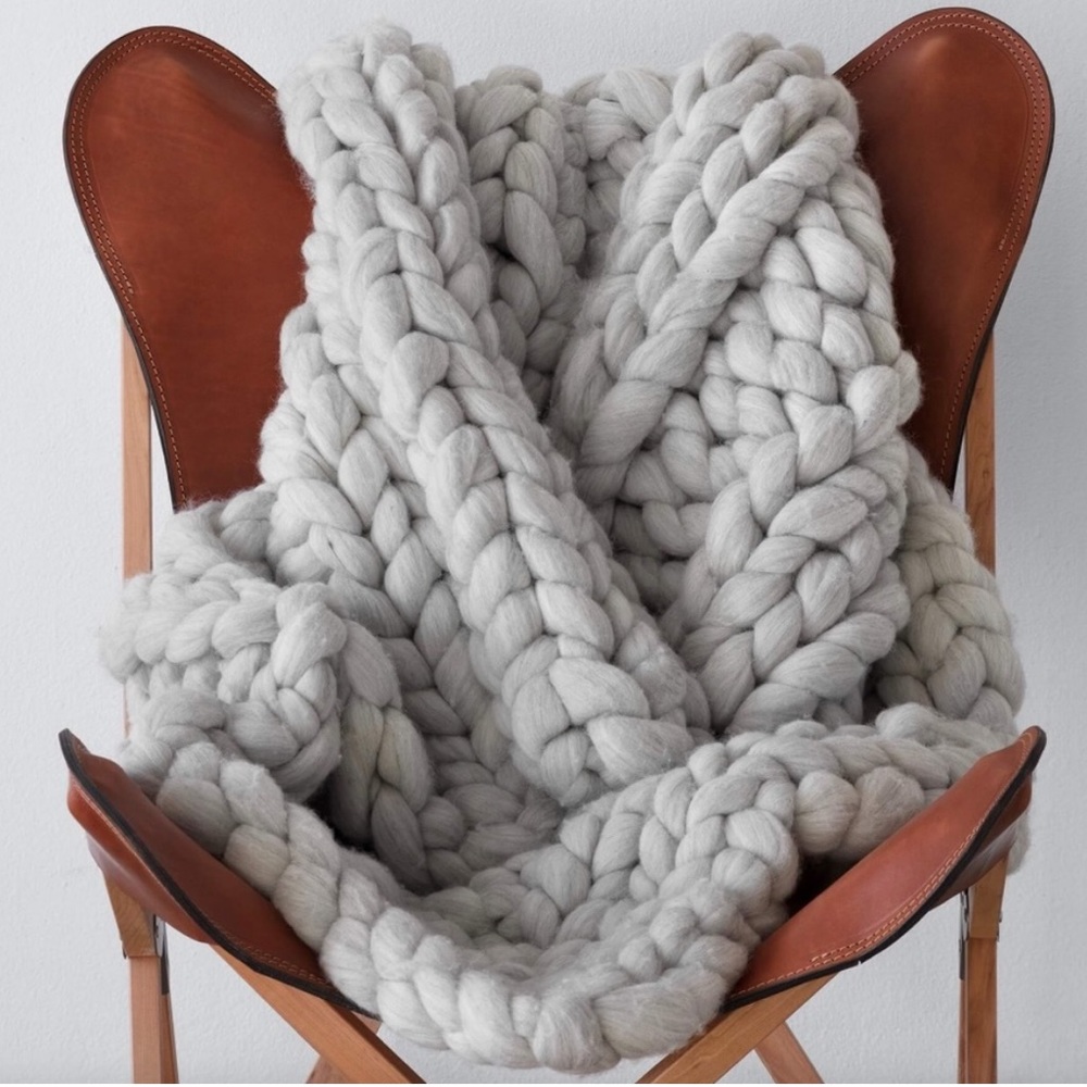 Grey chunky knit throw blanket NWOT